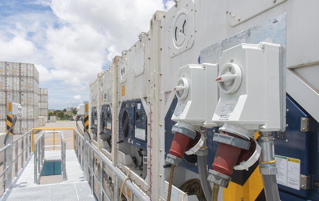 Refrigerated container power supply