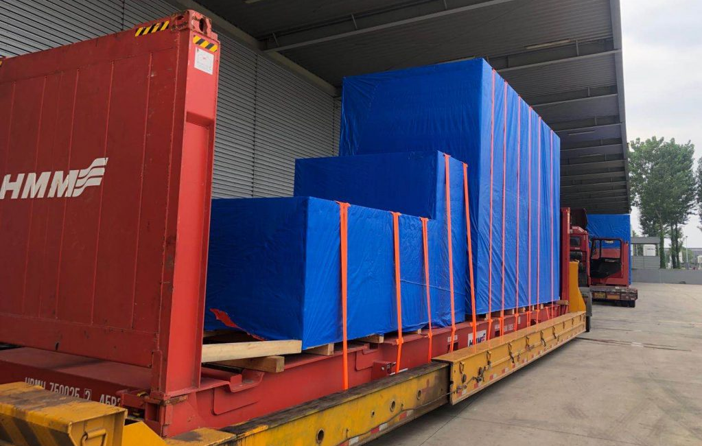 Flat rack container-Loading cargo